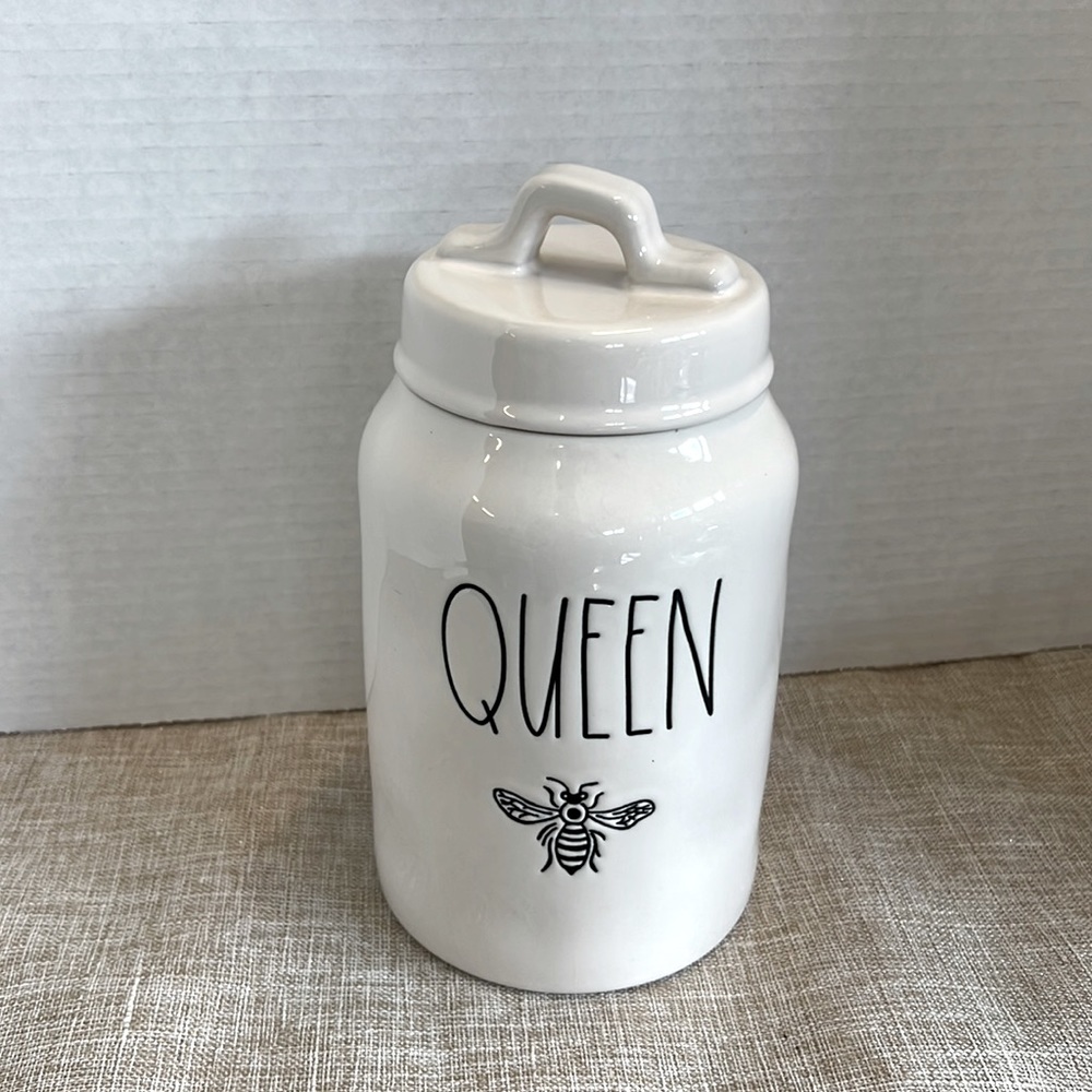 Rae Dunn Queen 🐝 Canister!
